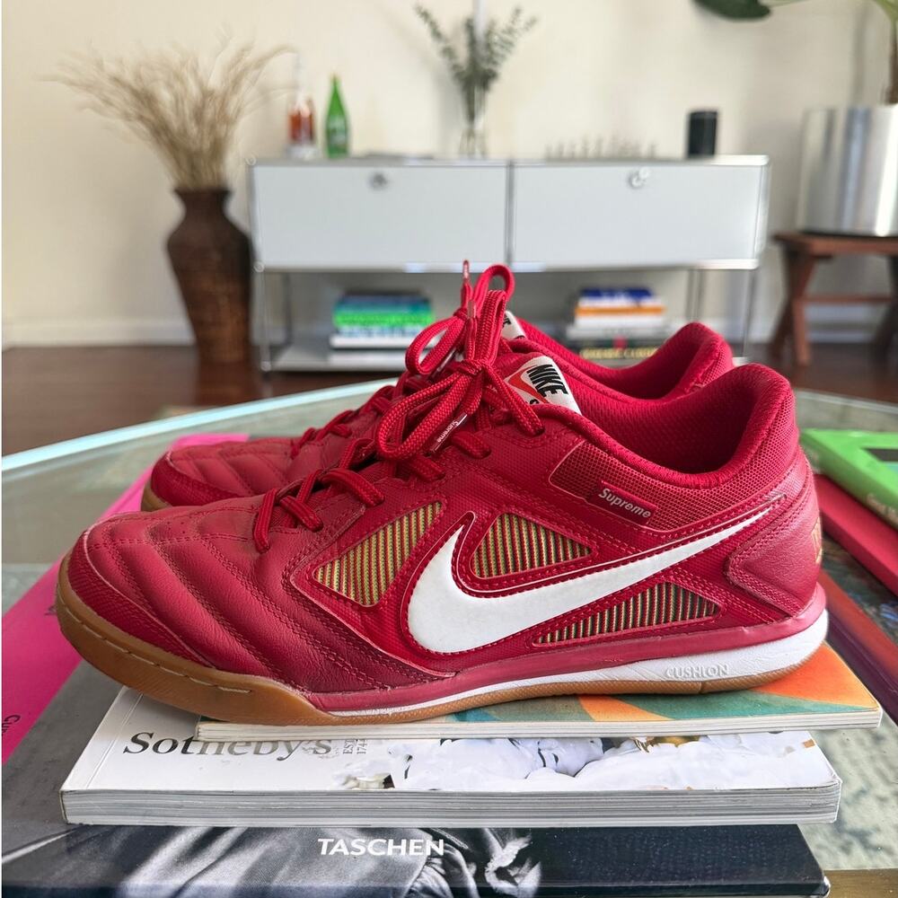 Supreme x Nike SB Gato Red World Famous 2018 AR9821-600